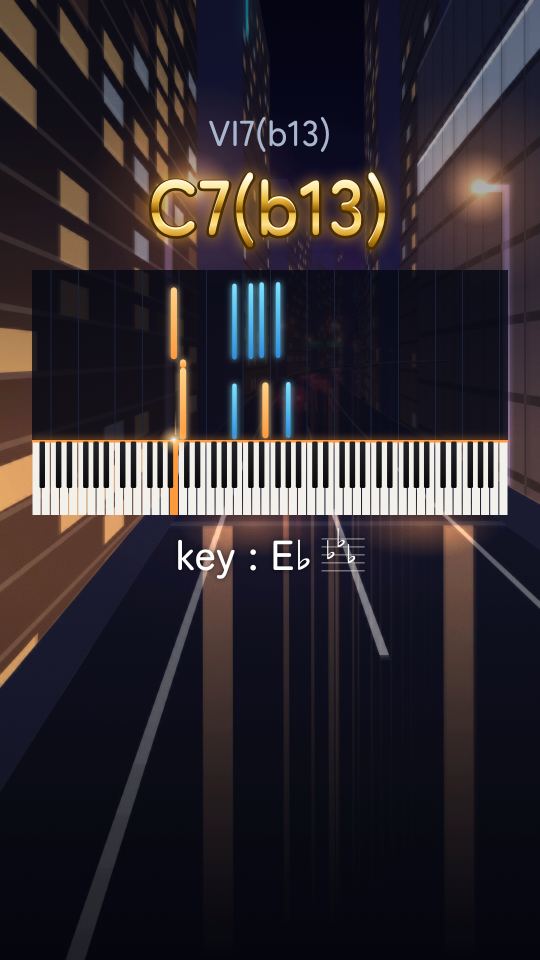 Chord Roll の縦長動画。鍵盤とピアノロールの上に C7(b13) のコード名とキーが表示されている